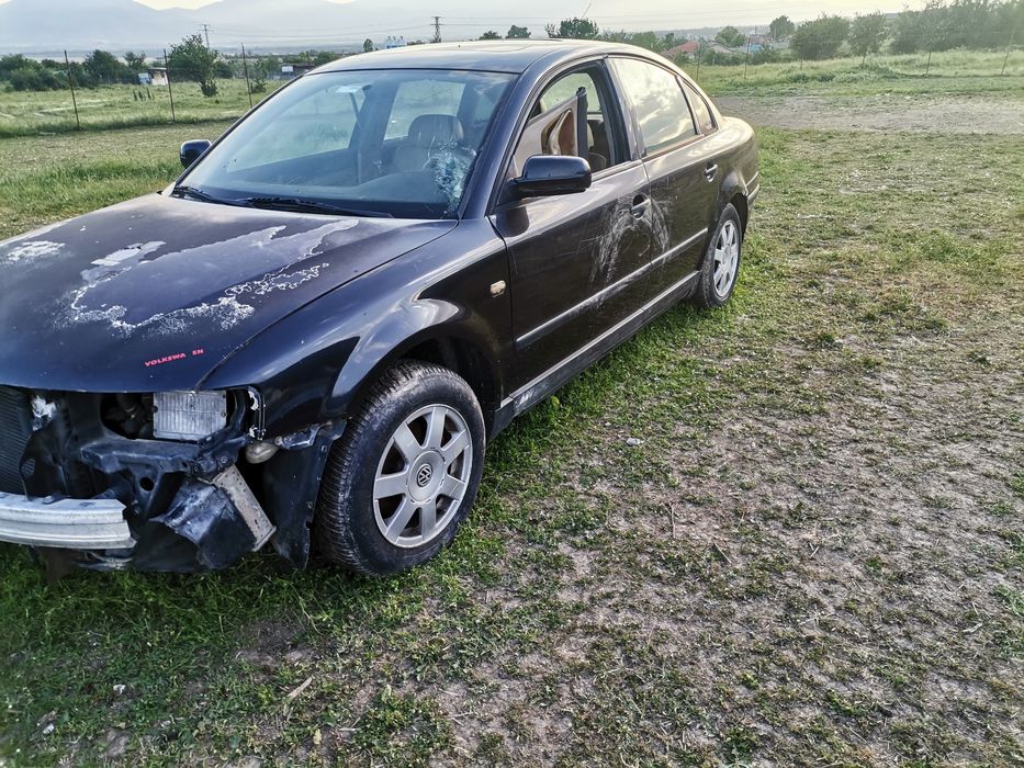 Фолцваген пасат 1.8т 150 коня бензин всички части налични може и цяла