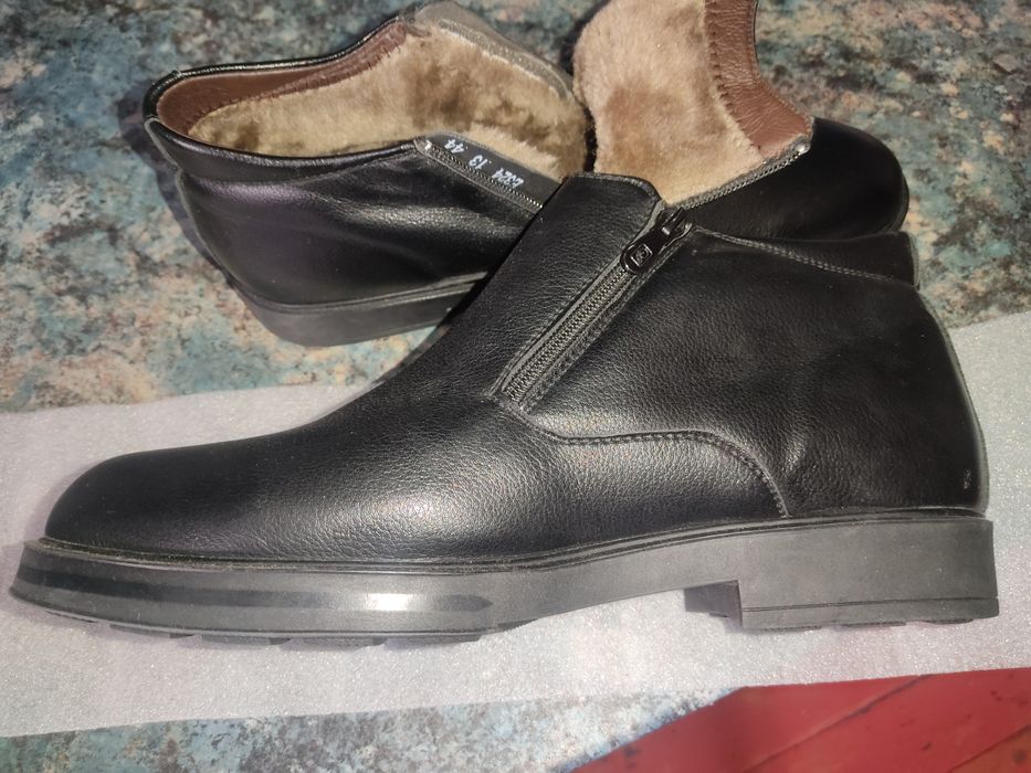 Отличного качества,новые ,43 размер.