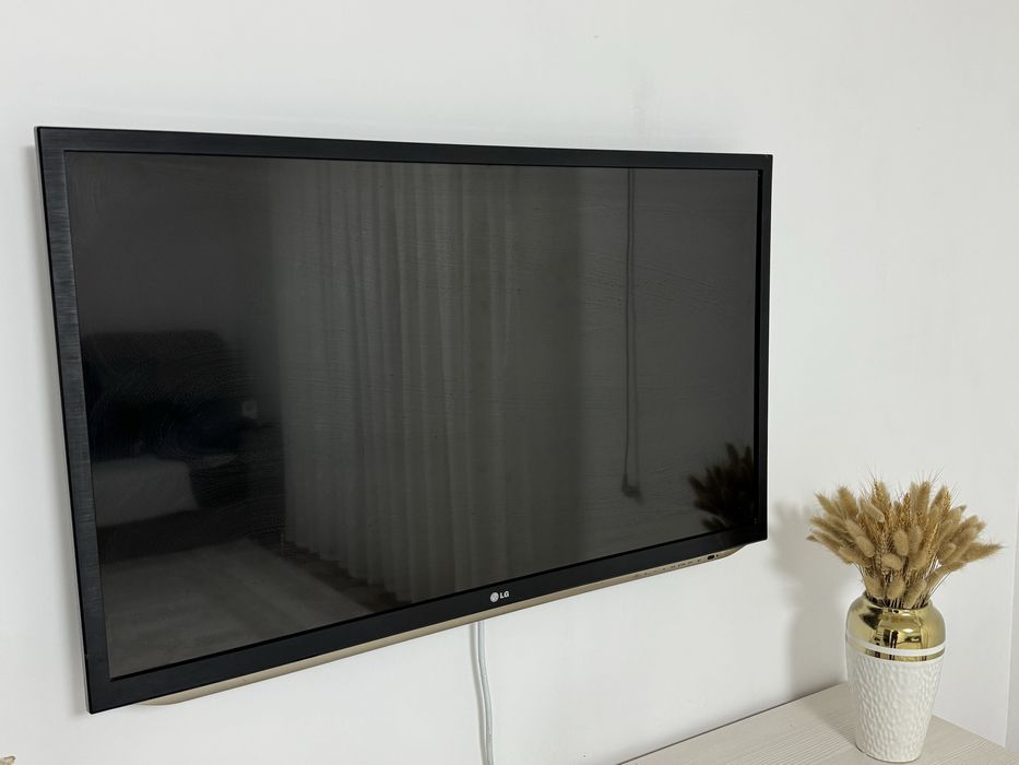 Продам б/у телевизор LG