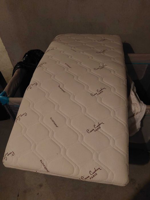 Продавам детска кошарка с матрак Пиер Карден