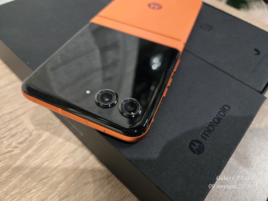 Motorola Razr 50  8/256gb чисто нов!