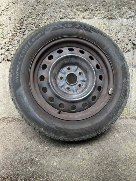 Зимни гуми Hankook 205/60/16 с железни джанти и тасове за Toyota Avensis (5x114.3)