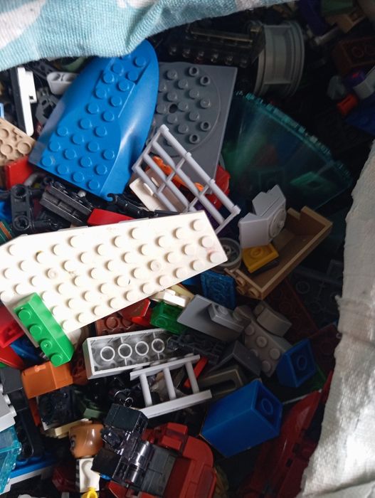 Продам большой пакет лего