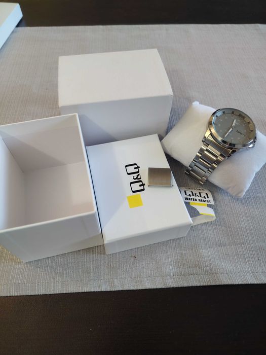 Смарт часовник OUKITEL BT10 и кю енд кю