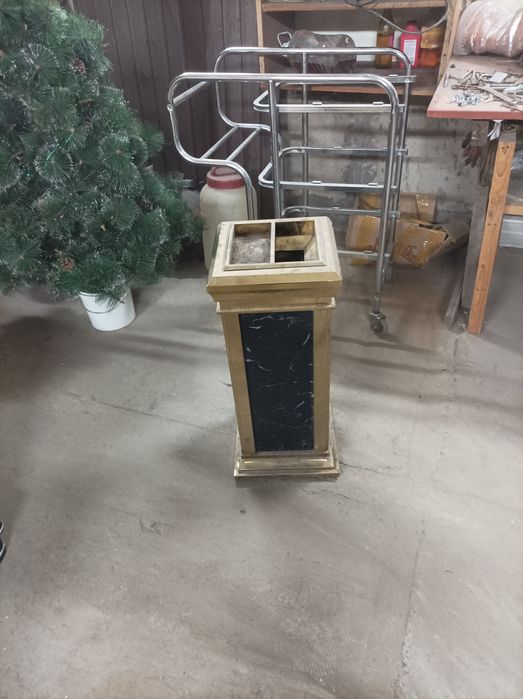 Продам урну-пепельницу.