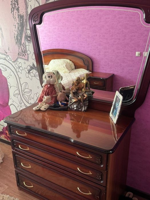 Продам спальный гарнитур