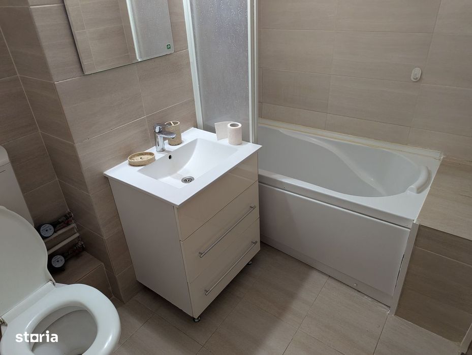 Apartament de închiriat cu balcon și lift în Prundu