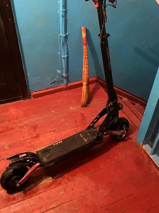 Продам электросамокат kugoo g2 pro 2022