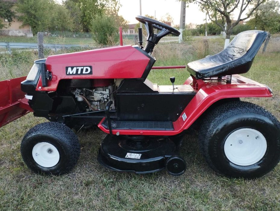 Tractoras gazon MTD motor Briggs Stratton 12,5 Cp cu lama de zapada si nu numai .