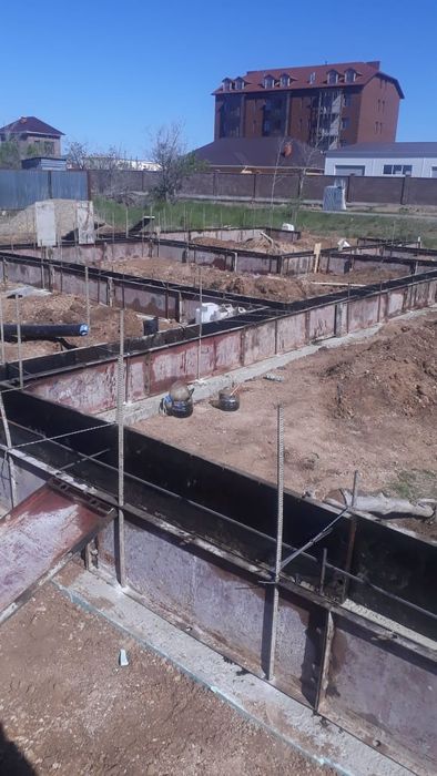 Сдам металлические опалубки с замками.