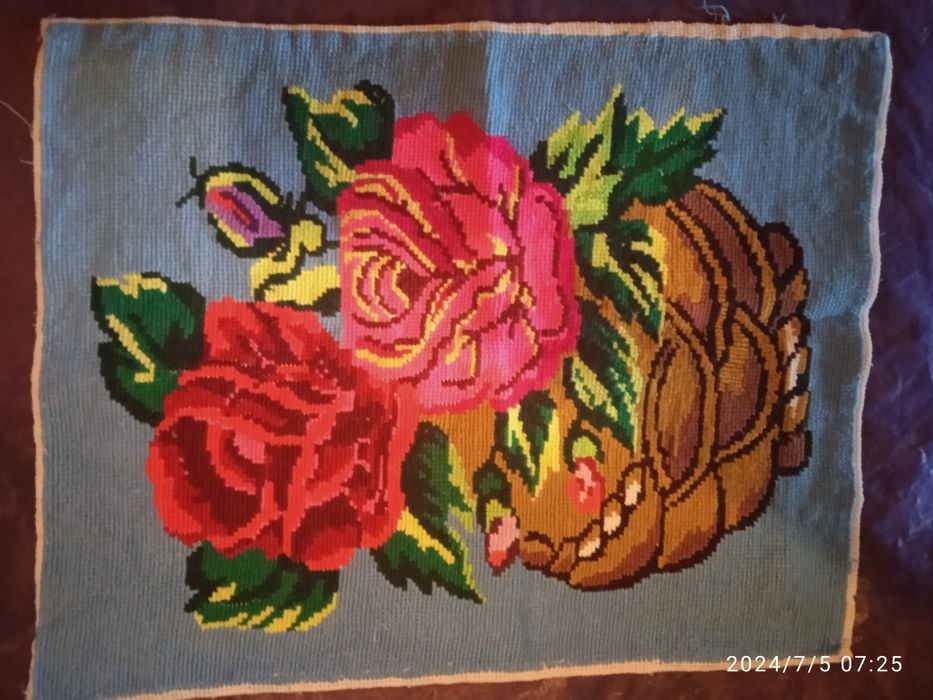 Țesături lucrate manual