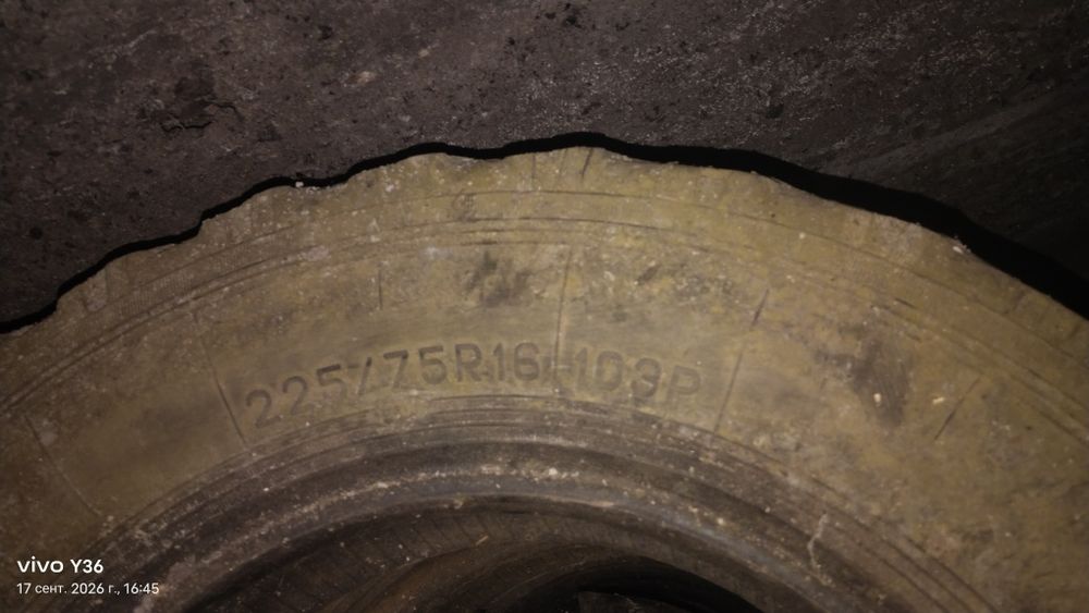 Продам резину б/у на уаз