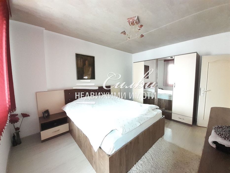 Просторен ЧЕТИРИСТАЕН апартамент в района на Пети полк!