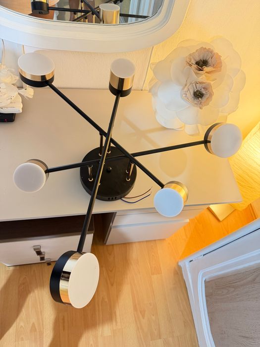Lustră LED modernă 72W cu telecomandă – Negru/Auriu – Ca nouă
