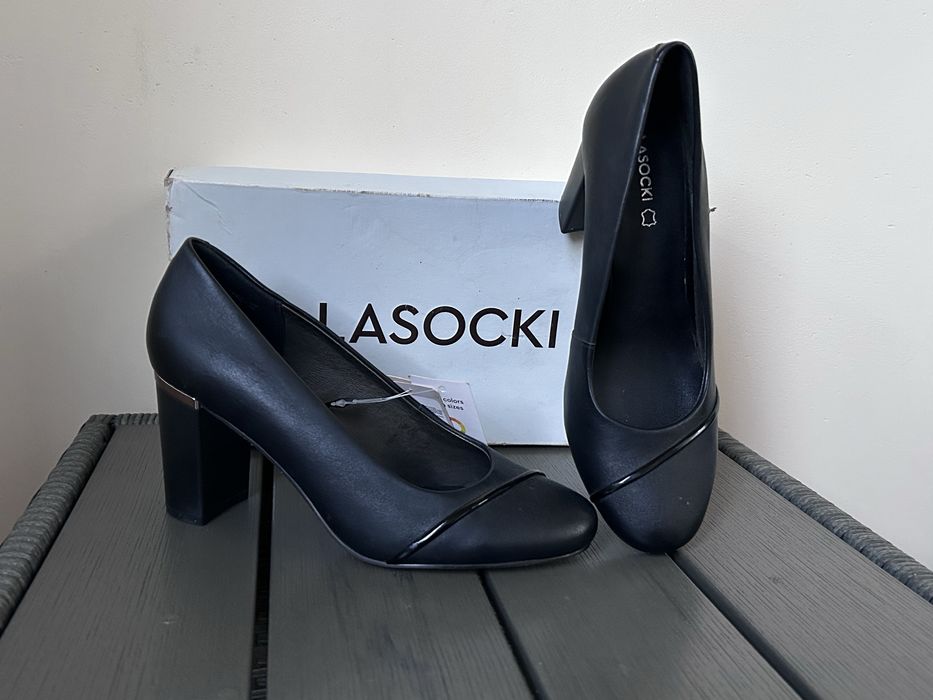 Елегантни обувки на ток Lasocki