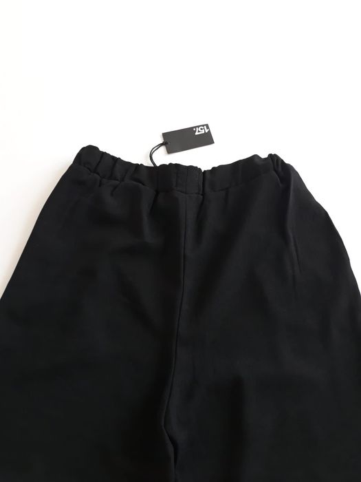 Pantaloni largi cu talie înaltă