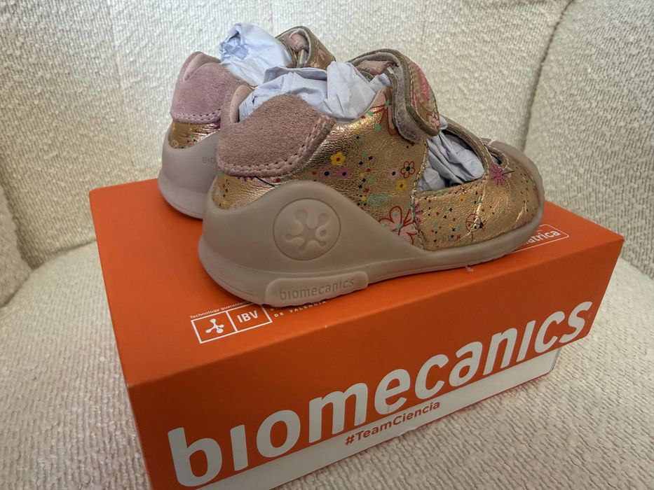 Pantofi Biomecanics - marimea 19