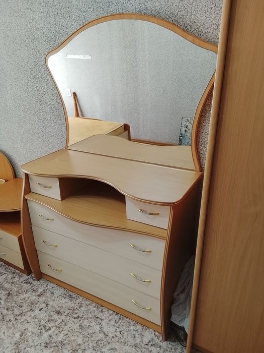 Продам спальный гарнитур