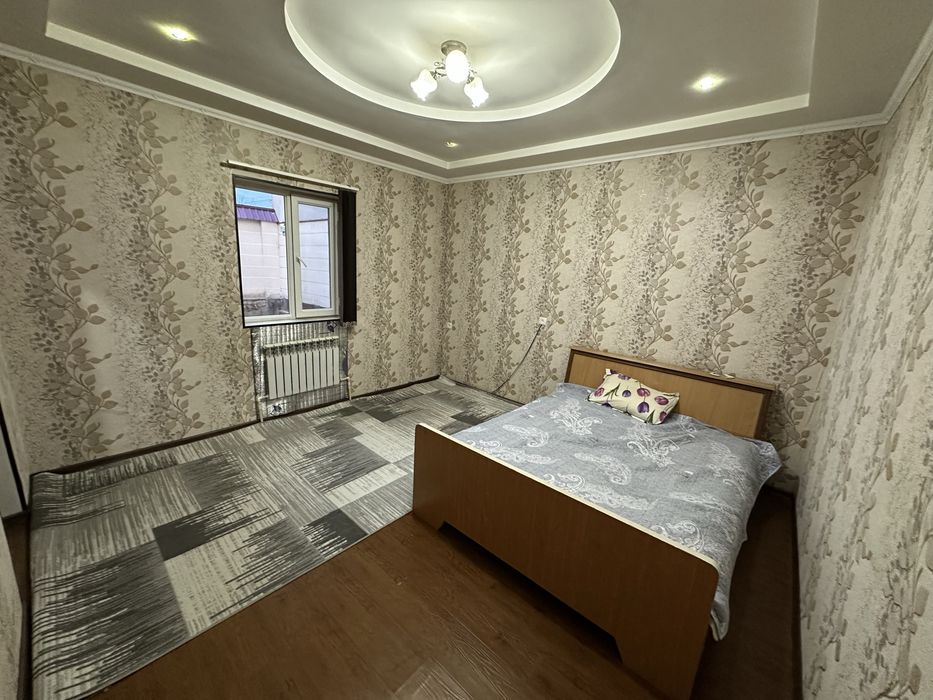 Сзади Рисового базара, мебель и техника, парковка