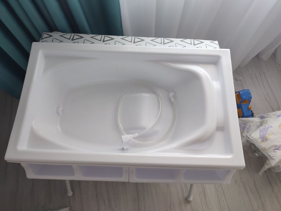 Măsuță mappy 2 in 1 - de înfășat cu cadita