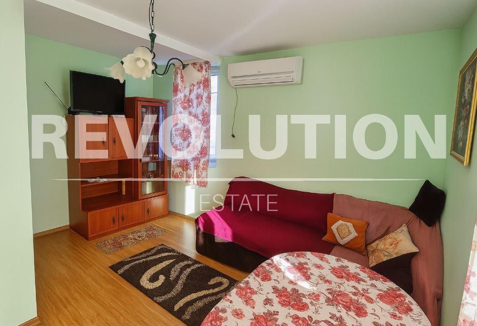 Дава се под наем Двустаен апартамент в Варна, Колхозен пазар - 50 кв.м за 325 € - Снимка #1