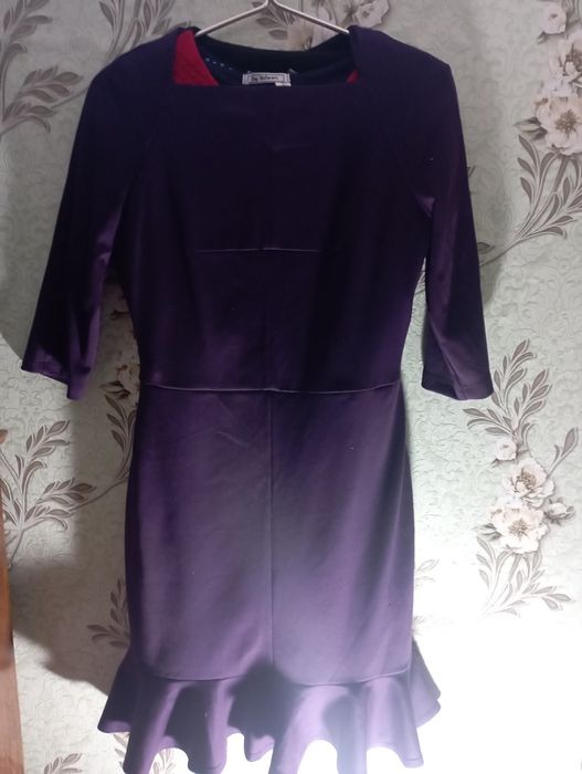 Продам женское платье размер 44-46.