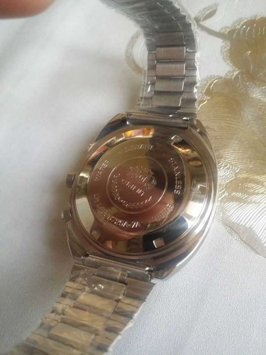 Продам часы ORIENT-вечный календарь