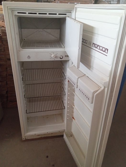 Холодильник сино  сотилади чоткий ишлиди