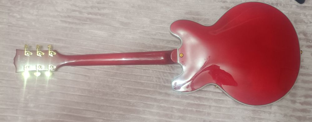 Электро-джазз гитара Gibson.