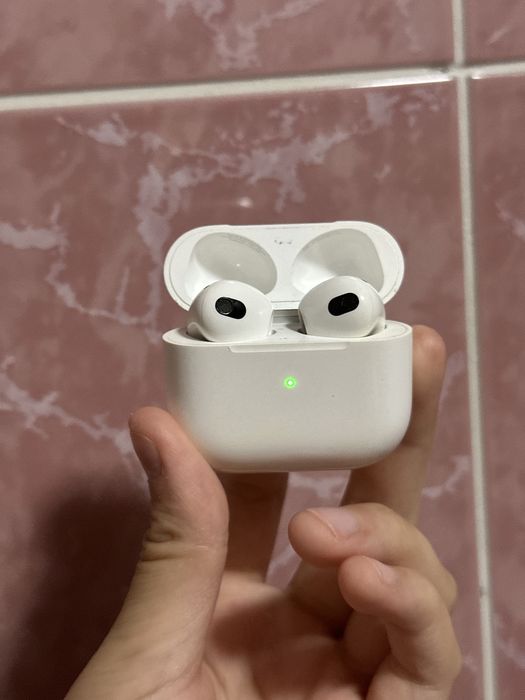 Продам Airpods 3