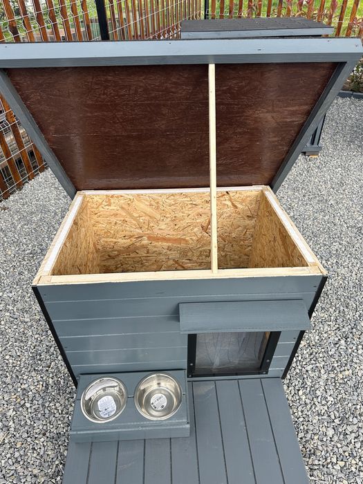 Cusca pentru câini izolată, acoperiș plat, premium (M–XXL)