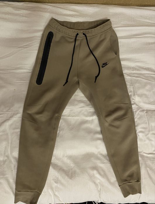 Pantaloni Nike Tech