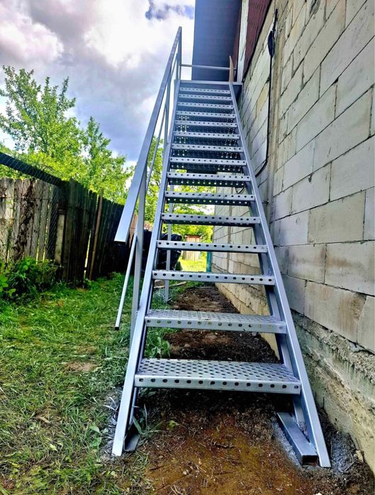Scari zincate de exterior