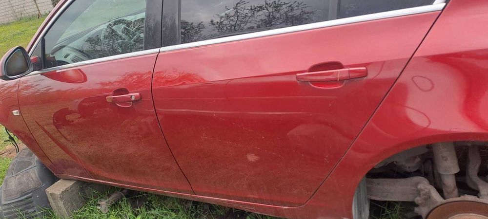 Врата врати лява дясна предни и задни Инсигния Insignia 2009Г.