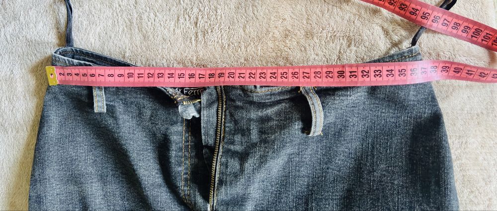 Fustă de blugi (denim) unică, cu design asimetric și franjuri!