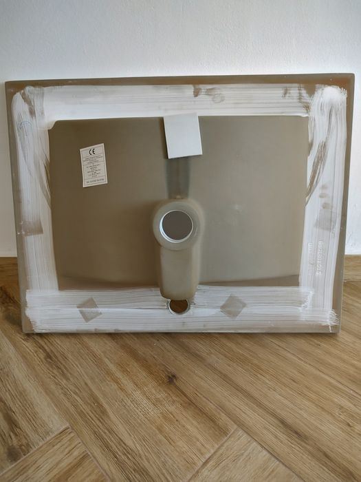 Vând lavoar baie pentru corp suspendat, dimensiuni 61/ 46.5 cm