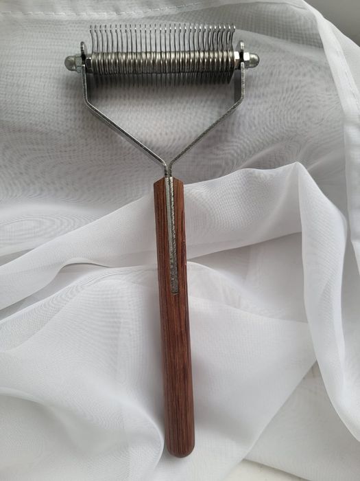 Продам чесалка для собак [для тримминга]