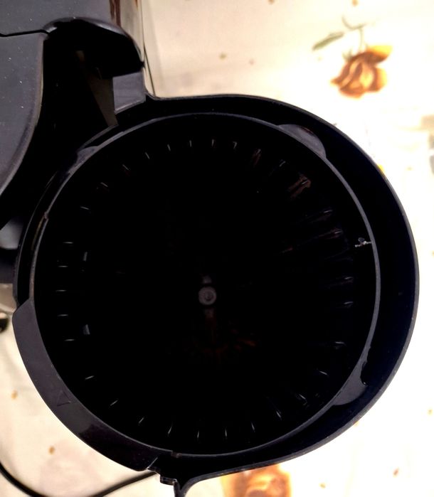 Vând aparat de cafea,ceai.
Cafetiera(cana) este termos