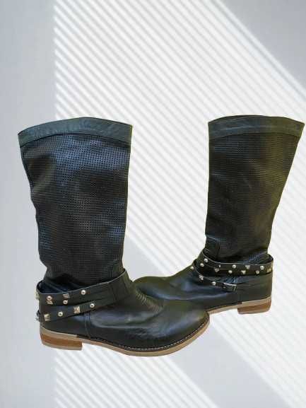 Интересни ботуши