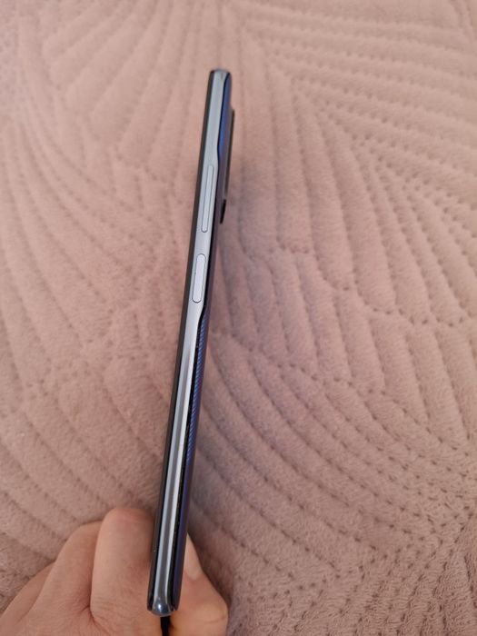 Продам смартфон Pokо ф3