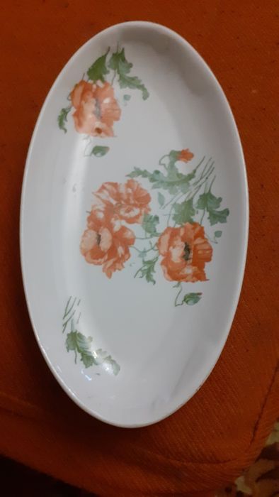 Ранний фарфор СССР. Блюдо, Селедочница. Красные маки.