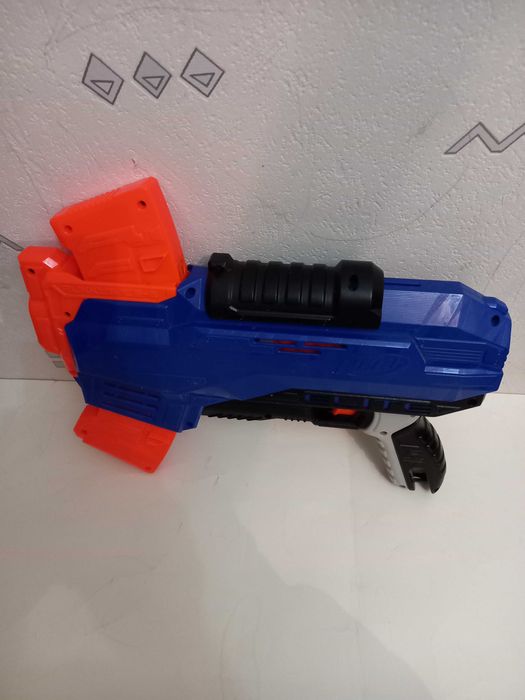 Пистолет автомат с обоймой для пуль