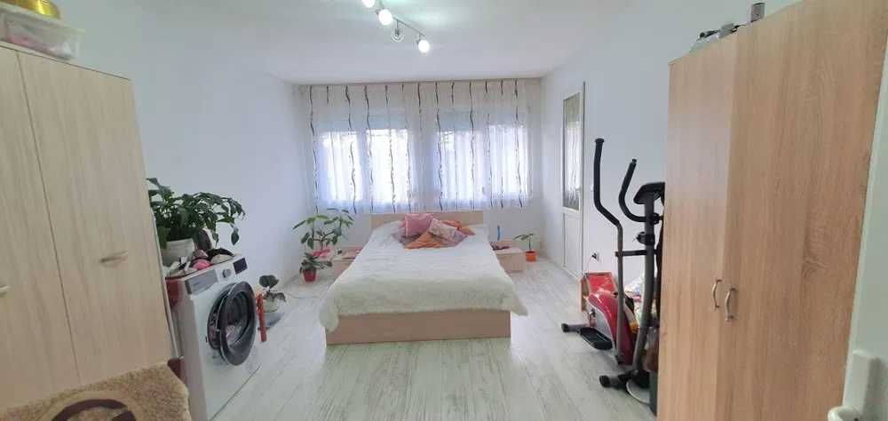 Продава се Тристаен апартамент в Добрич, Център - 87 кв.м за 1114 €/кв.м - Снимка #4