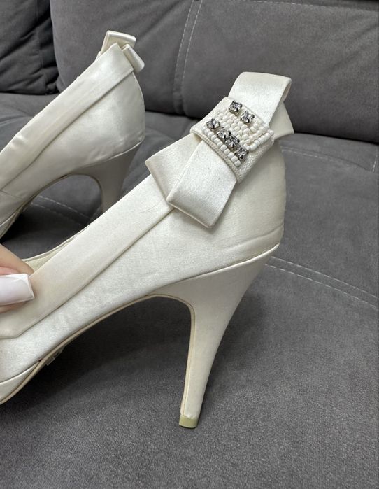 Продам новые туфли