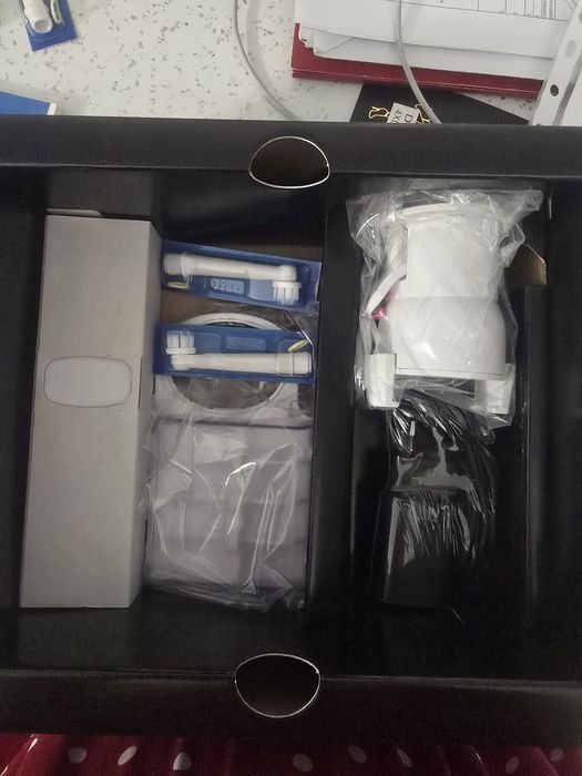 Periuța electrica Oral-B Genius 10000N