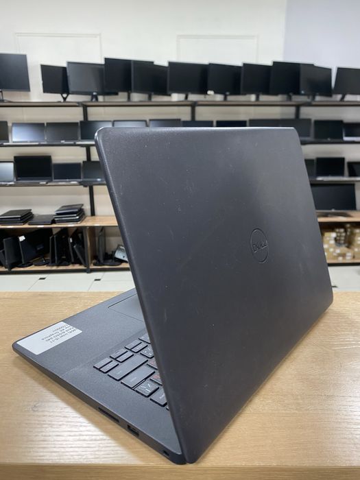 Ноутбук Dell i5-11/RAM8/SSD240/iris XE Graphics