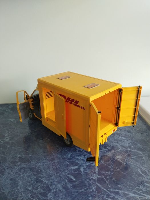 Игрушка Bruder Mercedes Sprinter DHL