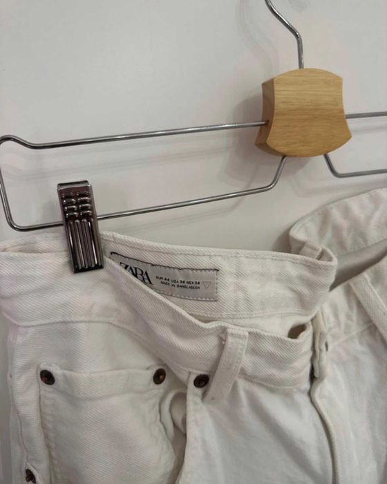 Blugi albi Zara marimea EUR 44