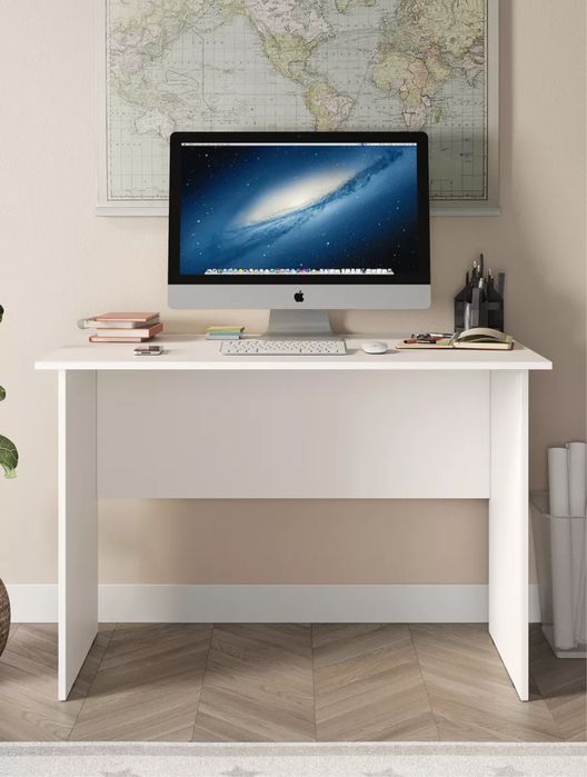 Письменный стол.