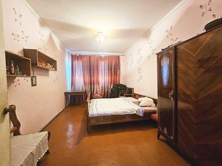 Продаётся квартира на Чиланзаре 19 кв., 2/4/4, не торец, ор. заправка